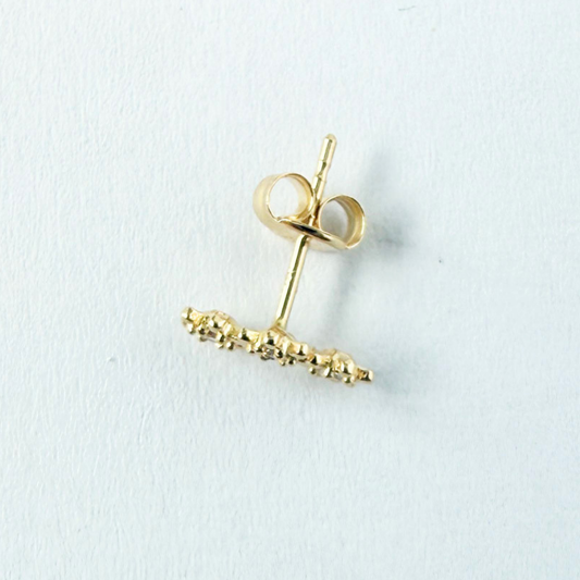 Arete en oro amarillo 14k con tres estrellas de circonitas blancas