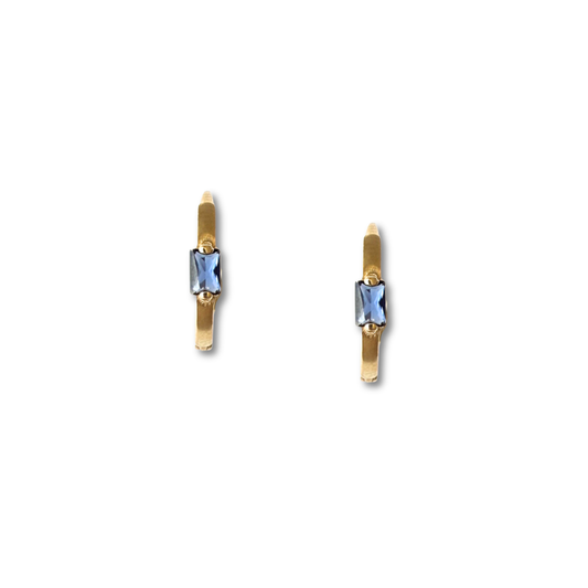 Argolla con circonita rectangular azul en oro amarillo 14k