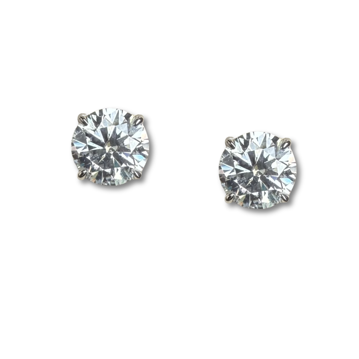 Studs de Moissanita en Oro Blanco de 14k