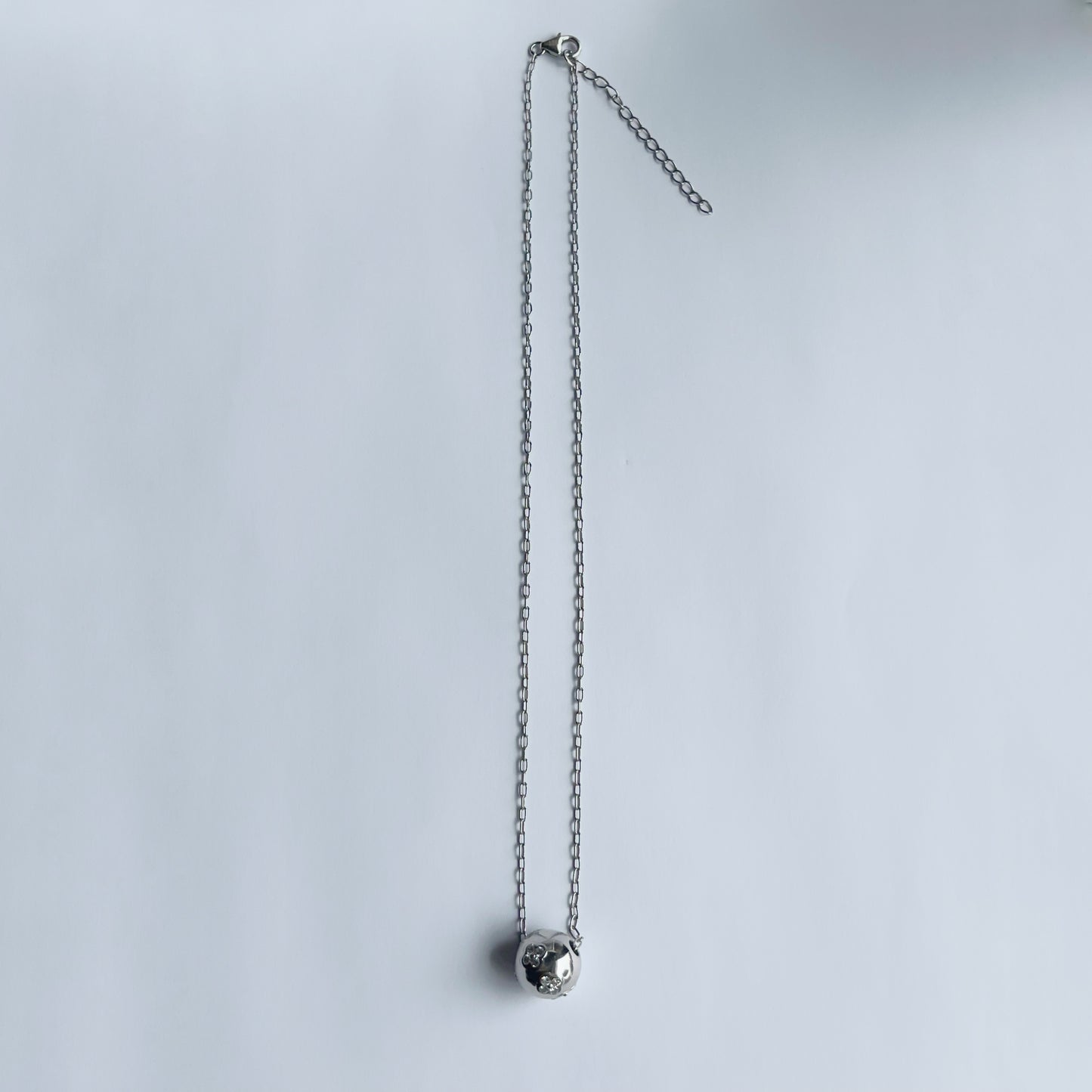 Cadena de plata con bolita con diamantes de laboratorio 1ctw