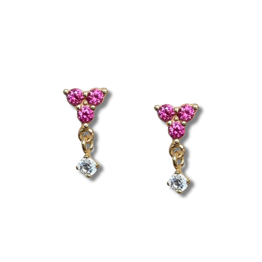 Arete con tres circonitas fucsia y una circonita colgante en oro amarillo de 14K con tope rosca
