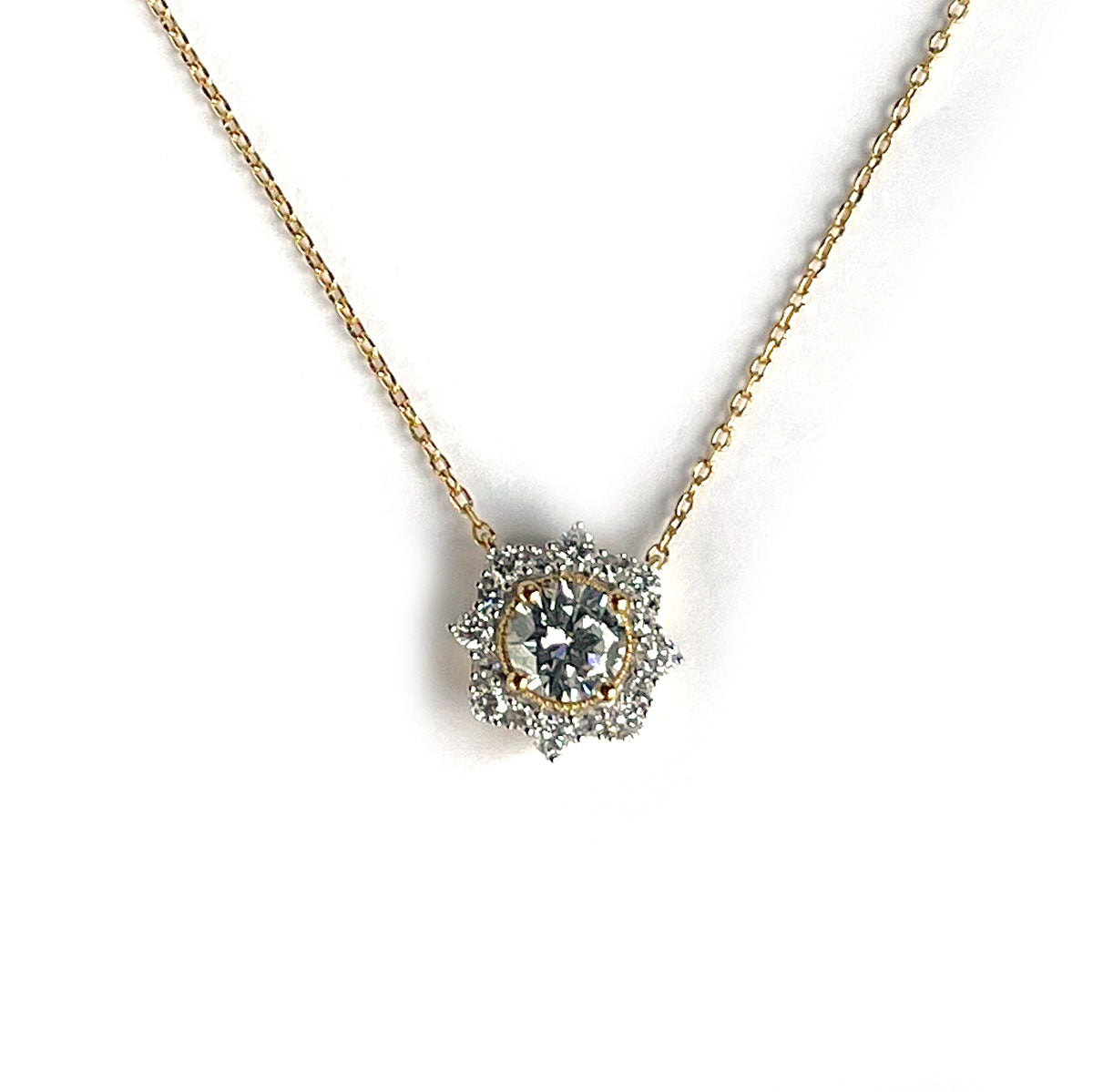 Collar Nour en plata con baño de oro y dije de diamantes de laboratorio 1.50ctw