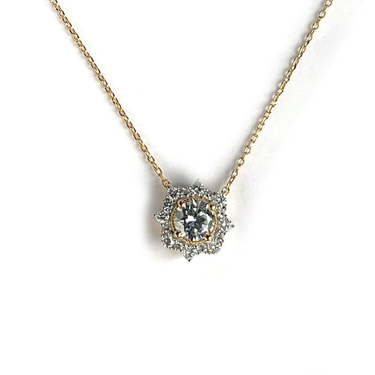 Collar Nour en plata con baño de oro y dije de diamantes de laboratorio 1.50ctw