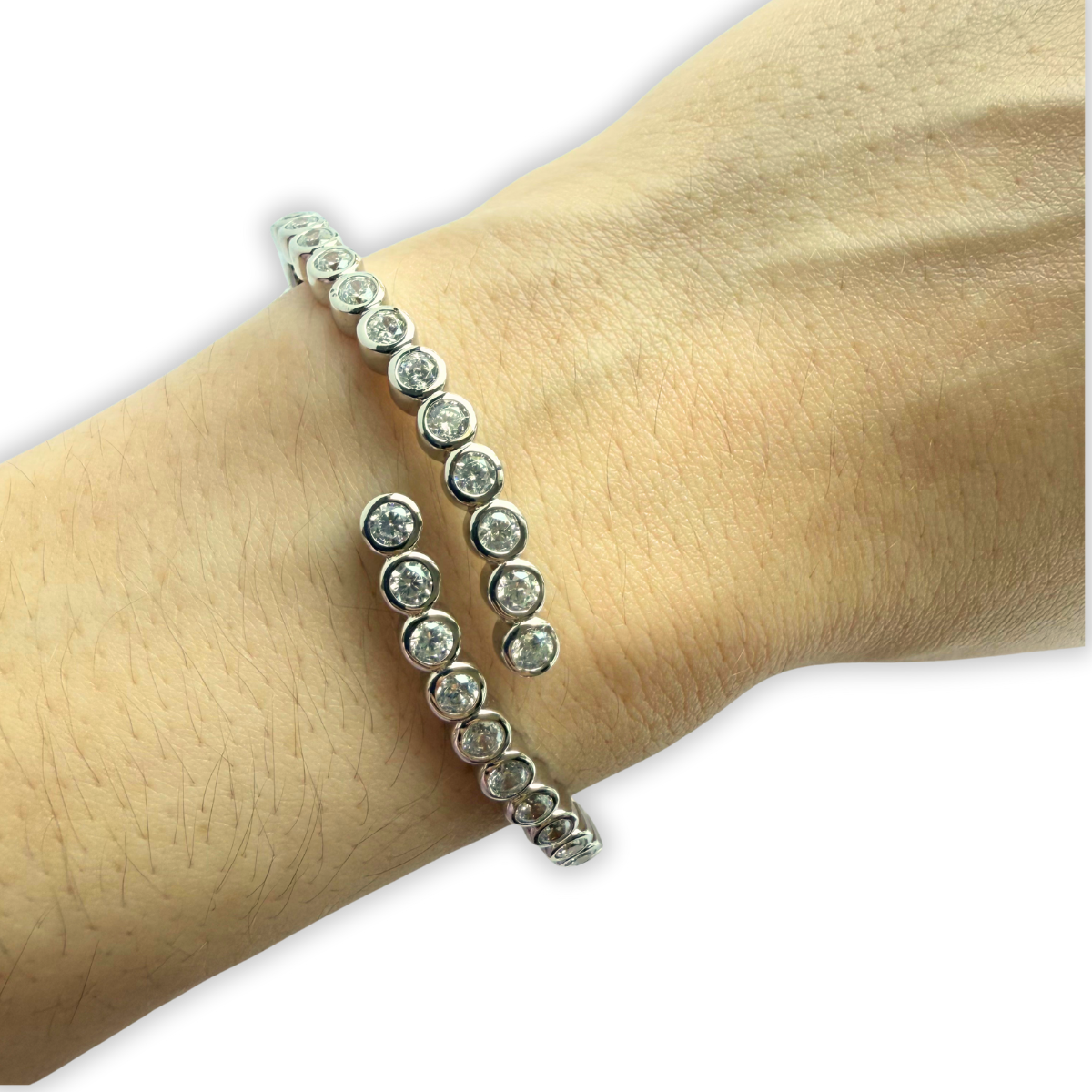 Pulsera de plata con circonitas redondas biseladas con mecanismo de bisagra