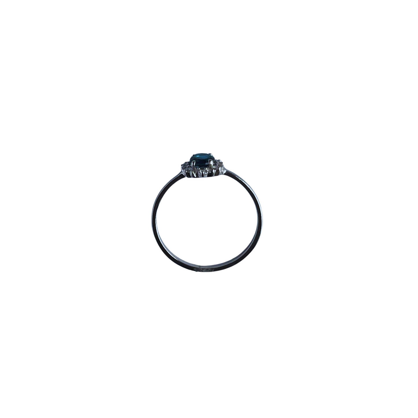 Anillo en oro blanco 10k con topacio london blue y halo de diamantes 0.11 ctw