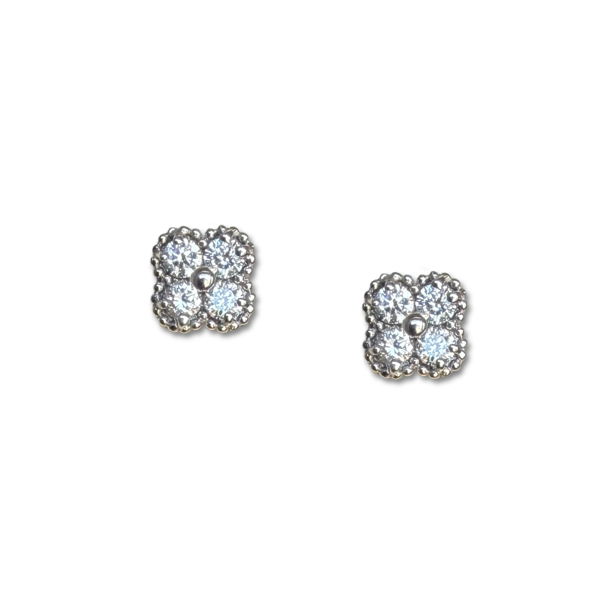 Aretes de plata con flor de cuatro diamantes de laboratorio