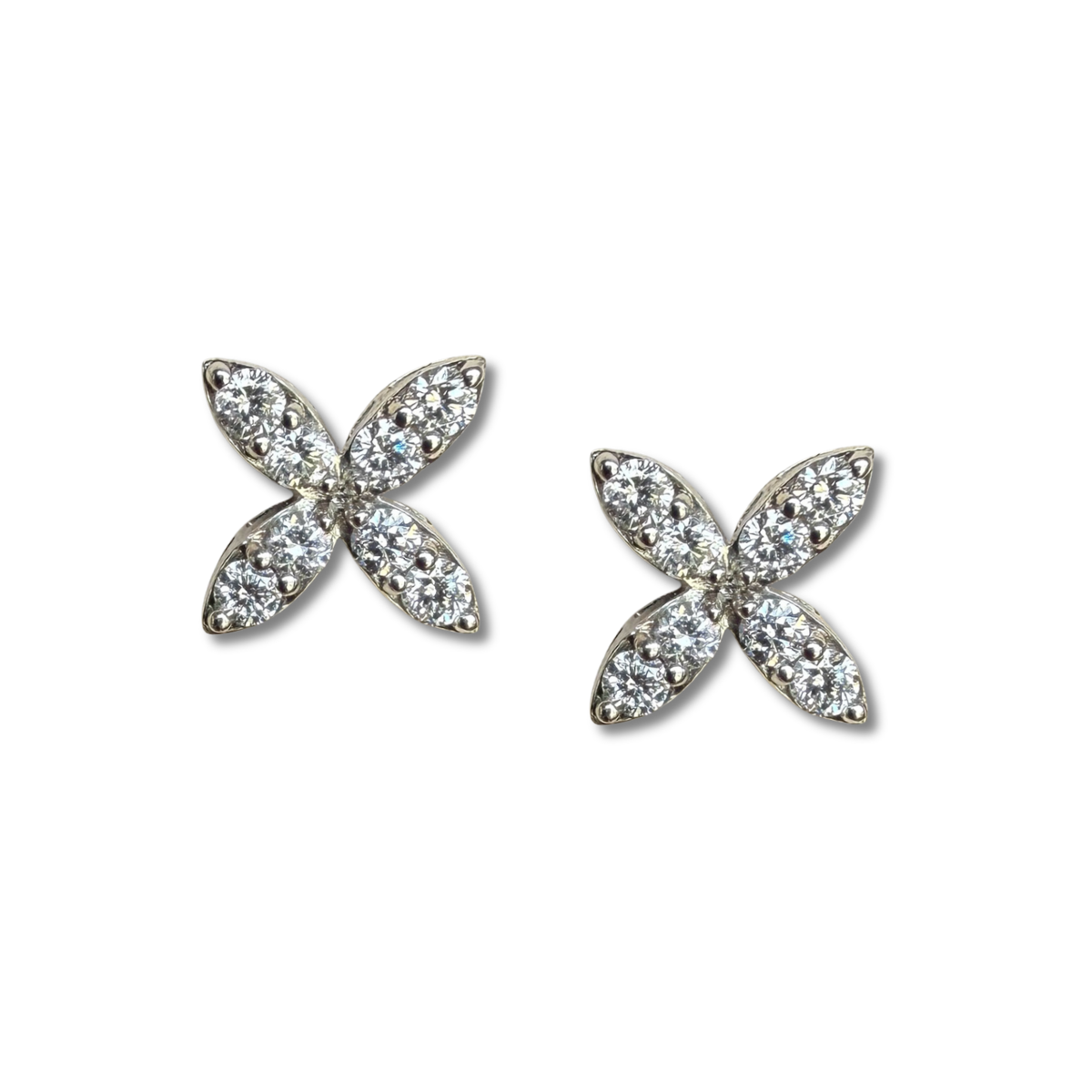 Aretes de flor de plata con diamantes de laboratorio 0.52ctw