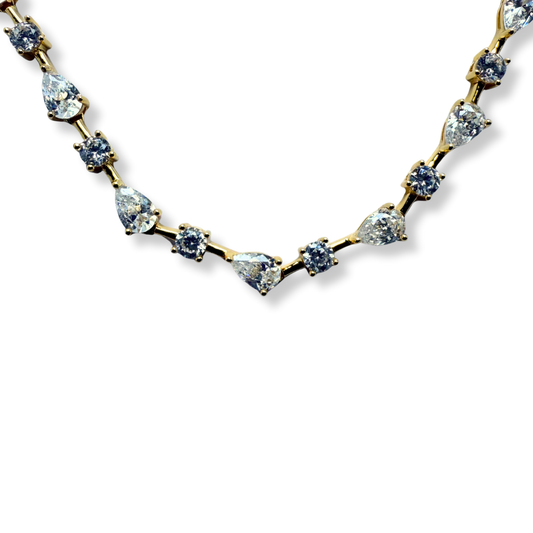 Collar en plata con baño de oro amarillo y circonitas de varias formas