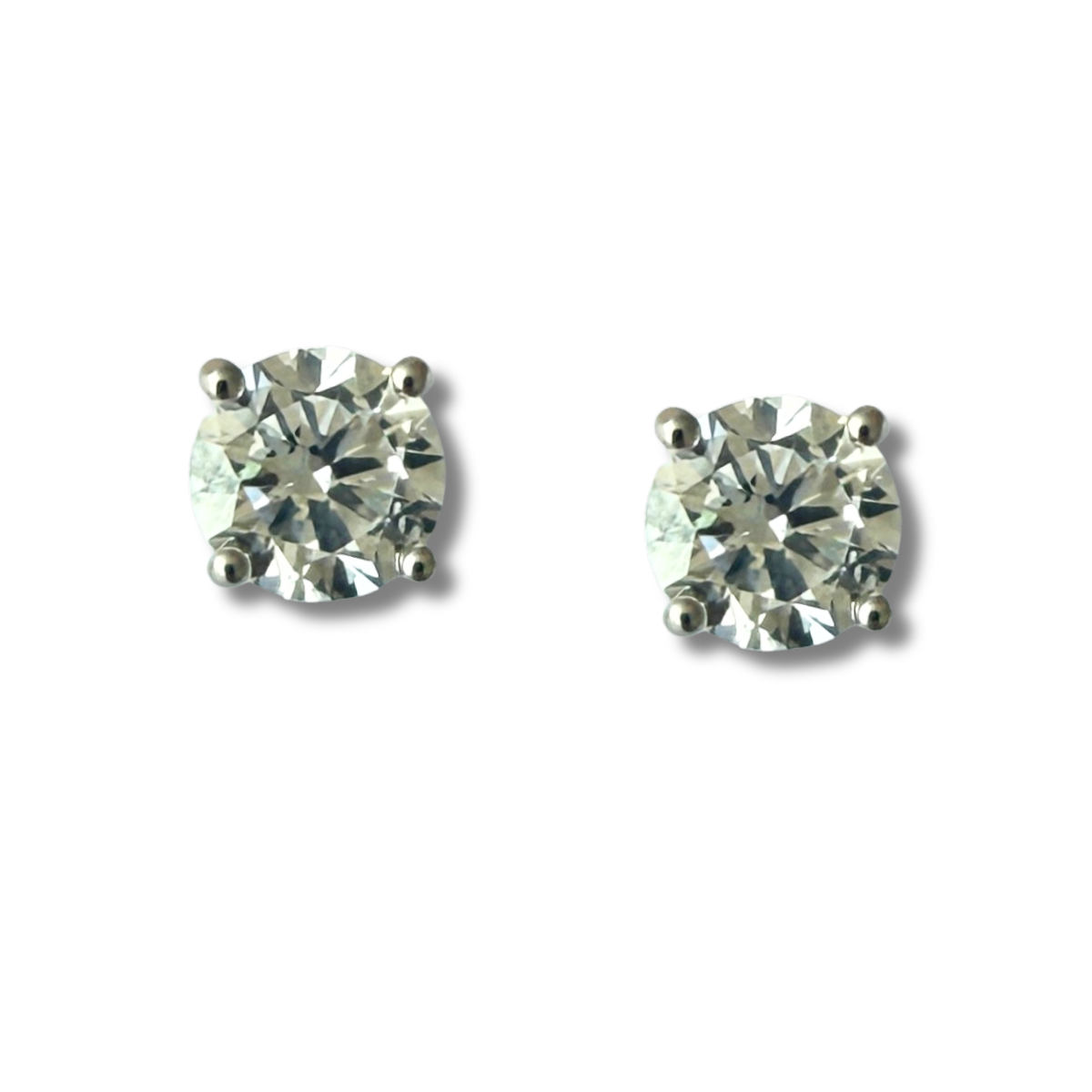 Aretes stud martini en oro blanco 14k con diamantes de laboratorio 2ctw