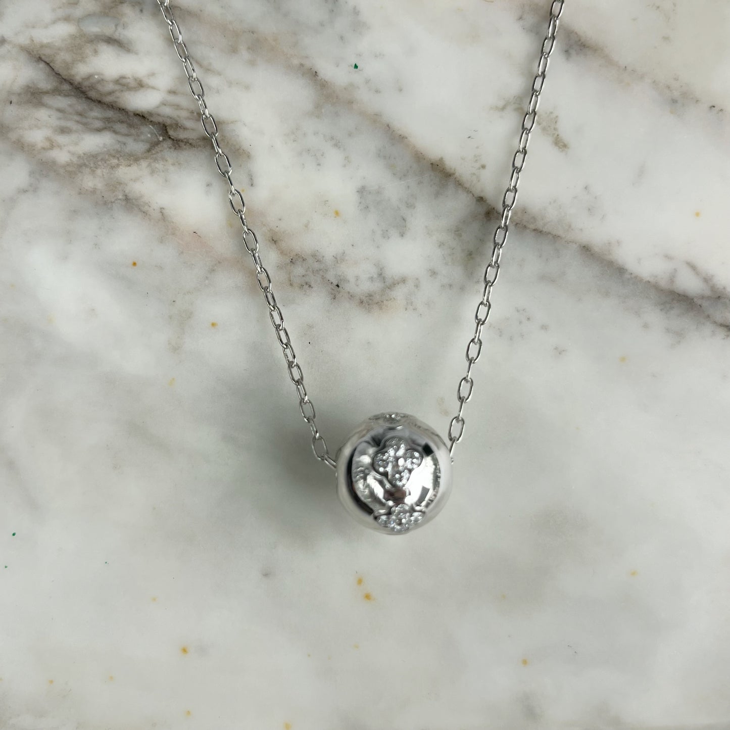 Cadena de plata con bolita con diamantes de laboratorio 1ctw