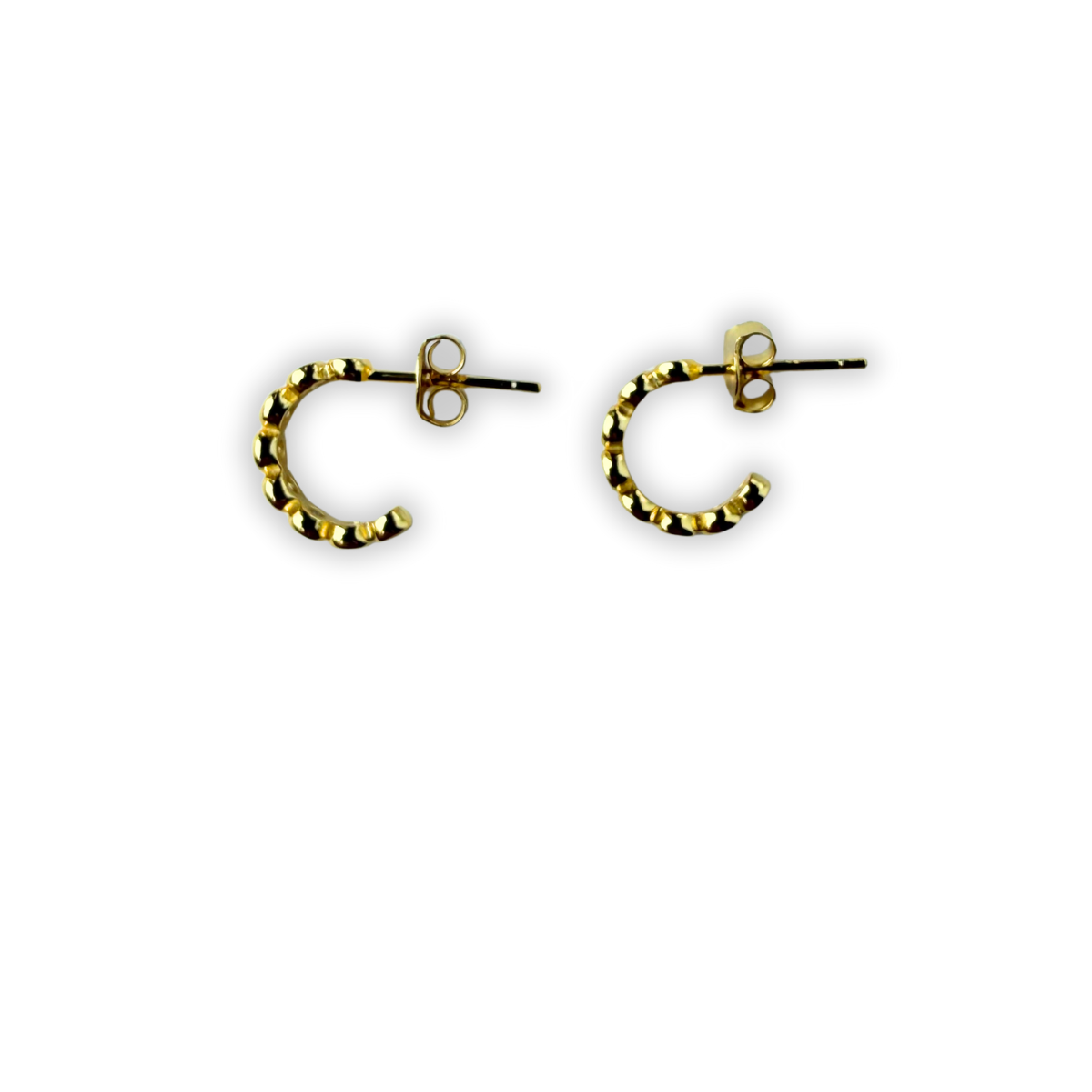 Argollas en plata con baño de oro amarillo con moissanitas biseladas