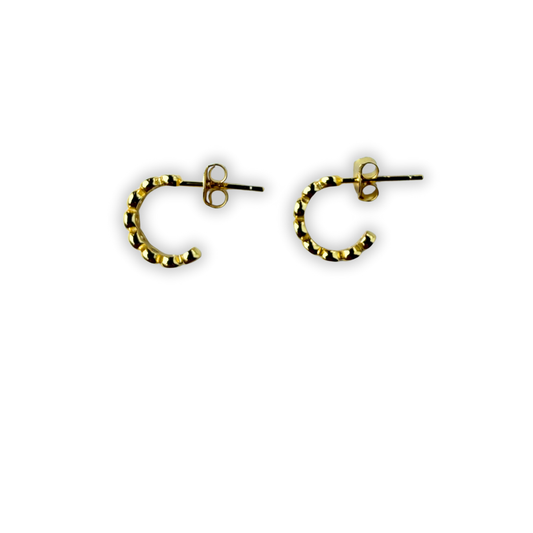 Argollas en plata con baño de oro amarillo con moissanitas biseladas