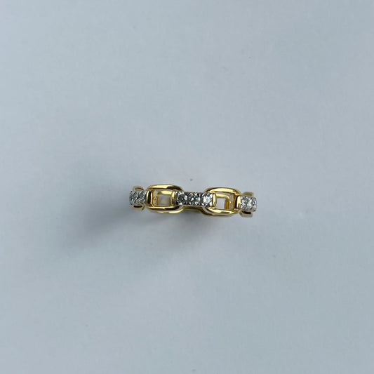 Anillo de plata con baño de oro amarillo en forma de eslabones con diamantes de laboratorio 0.54ct