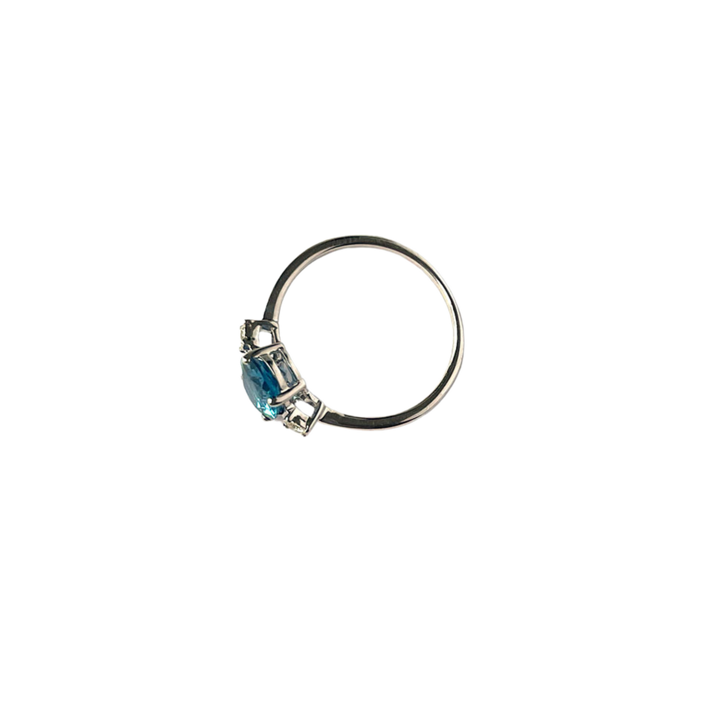 Anillo en oro blanco 10k con Topacio London Blue y diamantes 0.06ctw