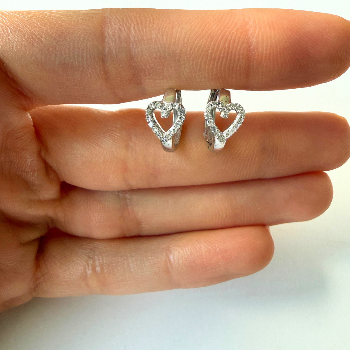 Argollas de plata con corazón de diamantes 0.15ctw