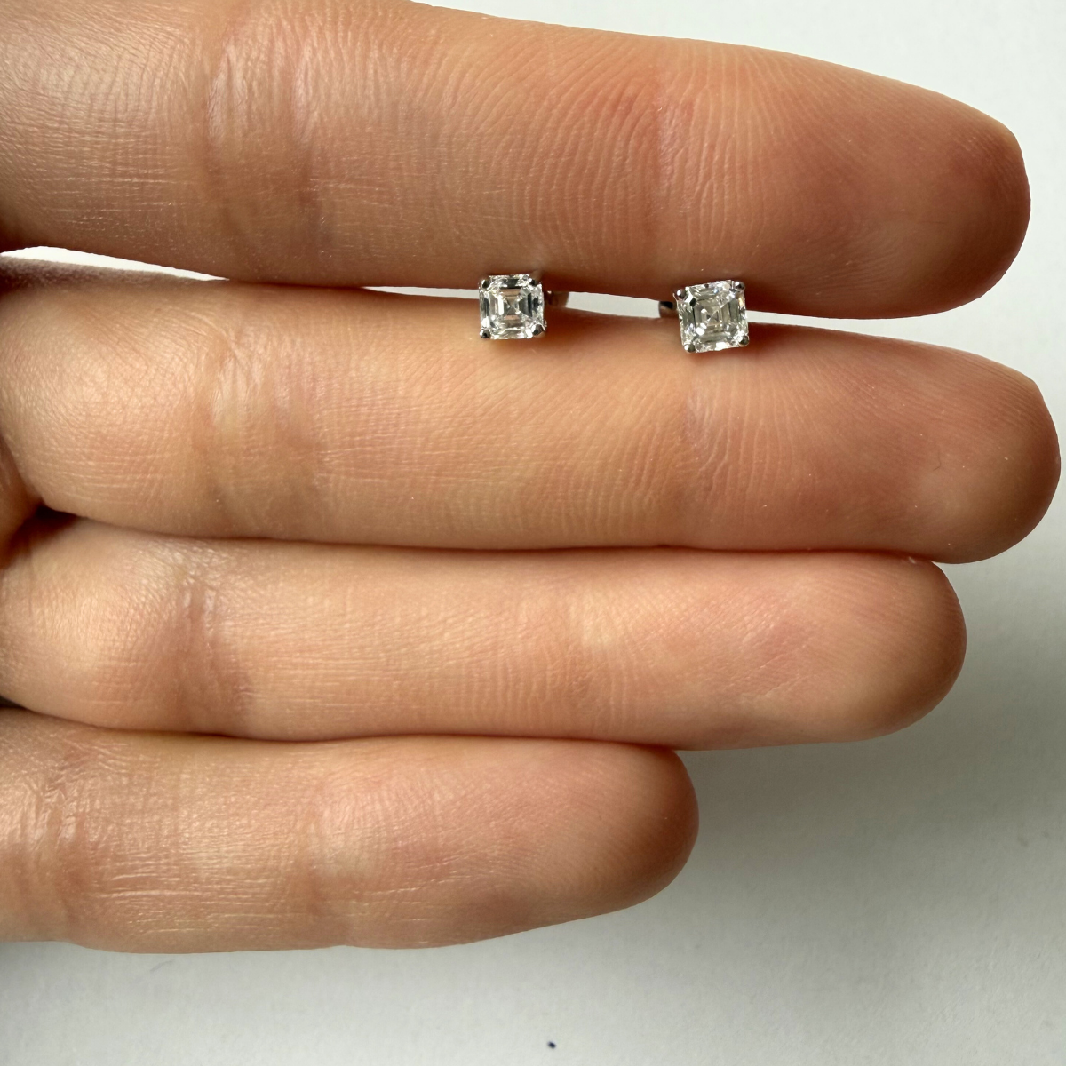 Aretes studs de plata con diamantes de laboratorio corte asscher 0.50ctw