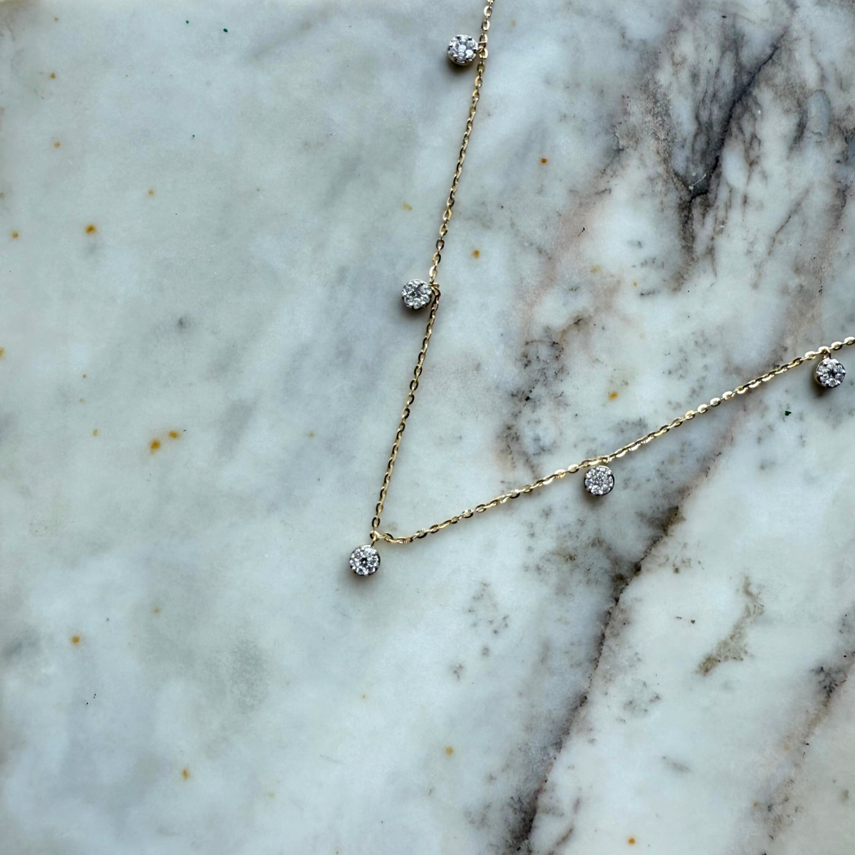 Collar en oro amarillo 14K con colgantes de diamantes 0.25ctw