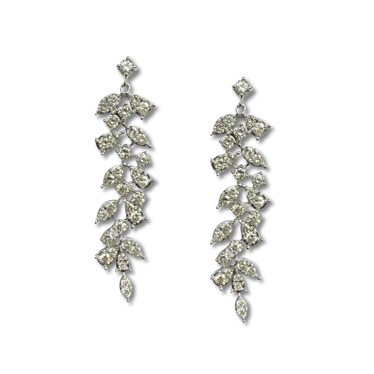 Aretes largos en oro blanco 10k con diamantes 2ctw