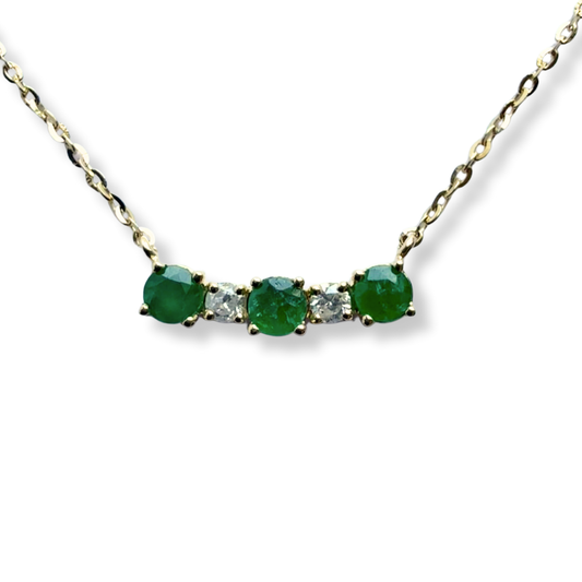 Collar en oro amarillo 14K con mini curva de esmeraldas y diamantes 0.05ctw