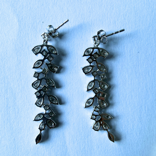 Aretes largos en oro blanco 10k con diamantes 2ctw