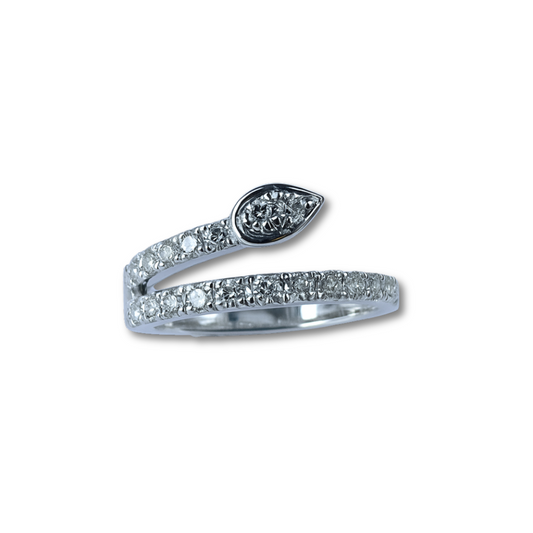 Anillo de plata en forma de serpiente con diamantes de laboratorio 0.54ctw