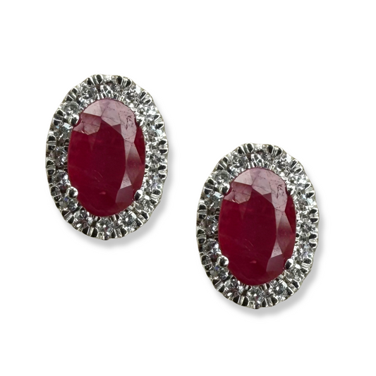 Aretes en oro blanco 14K con rubí y halo de diamantes 0.10ctw