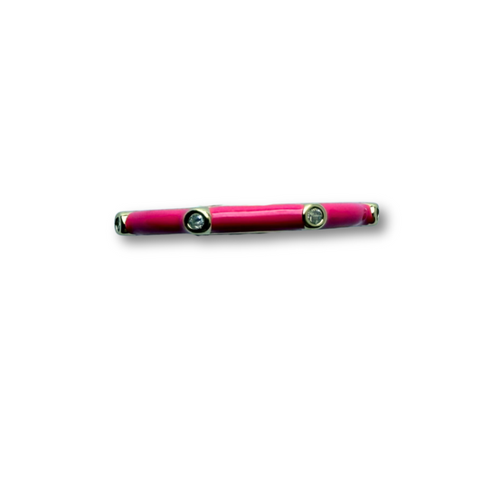 Anillo de plata con baño de oro con esmalte fucsia y zafiros blancos