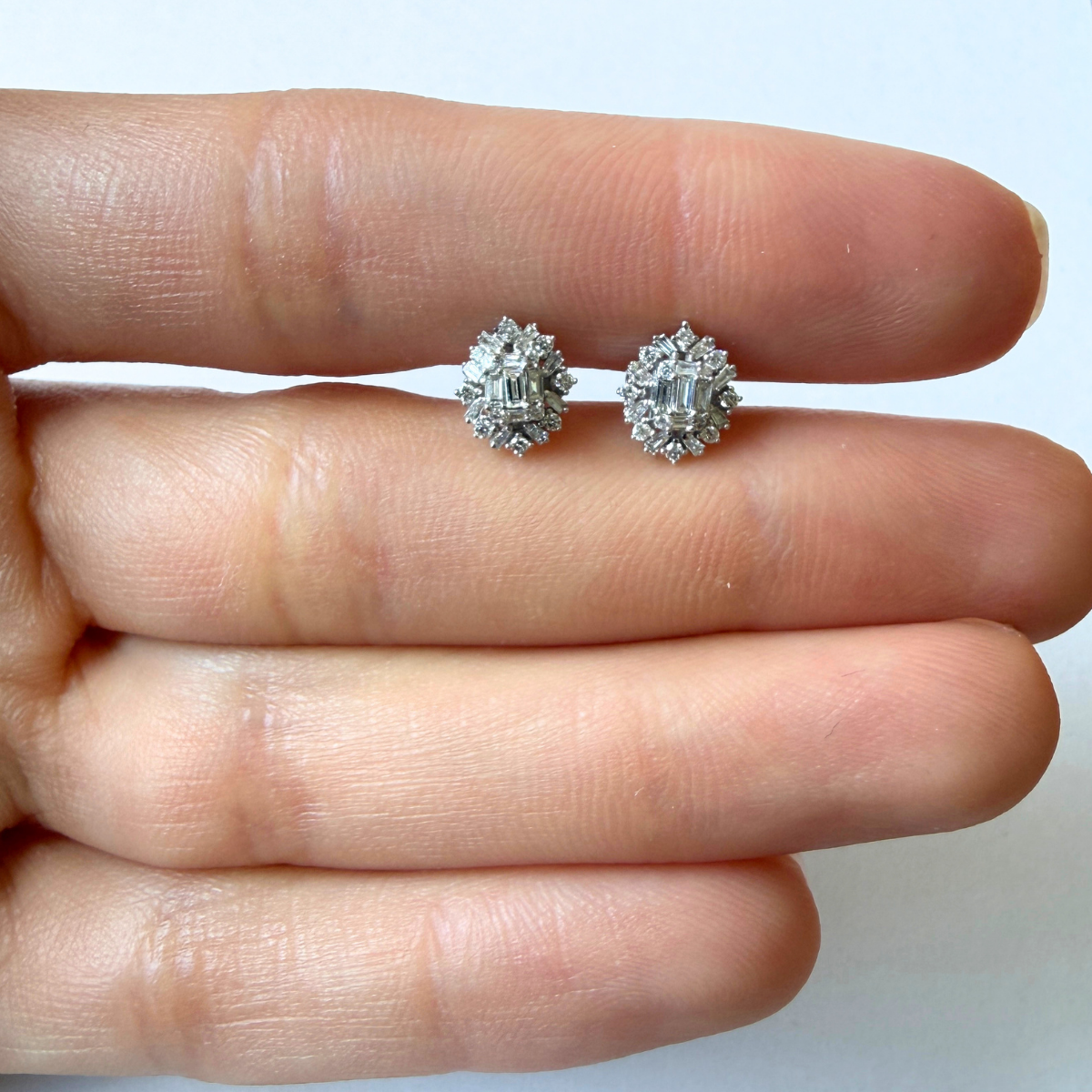 Aretes en oro blanco 10k con diamantes