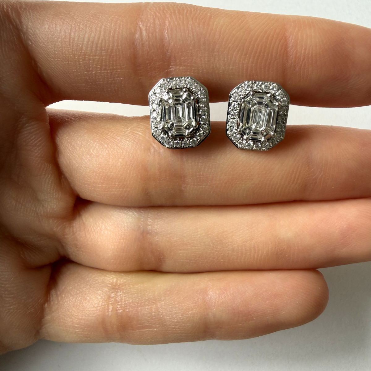 Aretes en oro blanco 10K octagonales de diamantes 2ctw con broche rosca