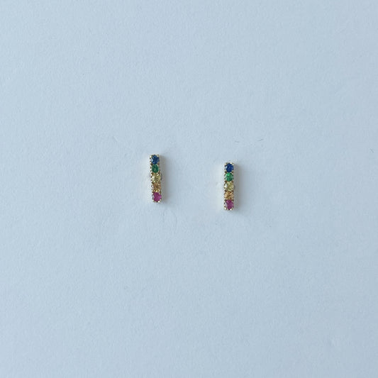 Arete barra de oro 14k con zafiros arcoiris 0.21ctw