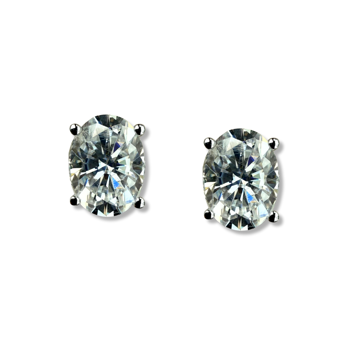 Aretes studs de moissanitas ovaladas 2.5ctw en plata