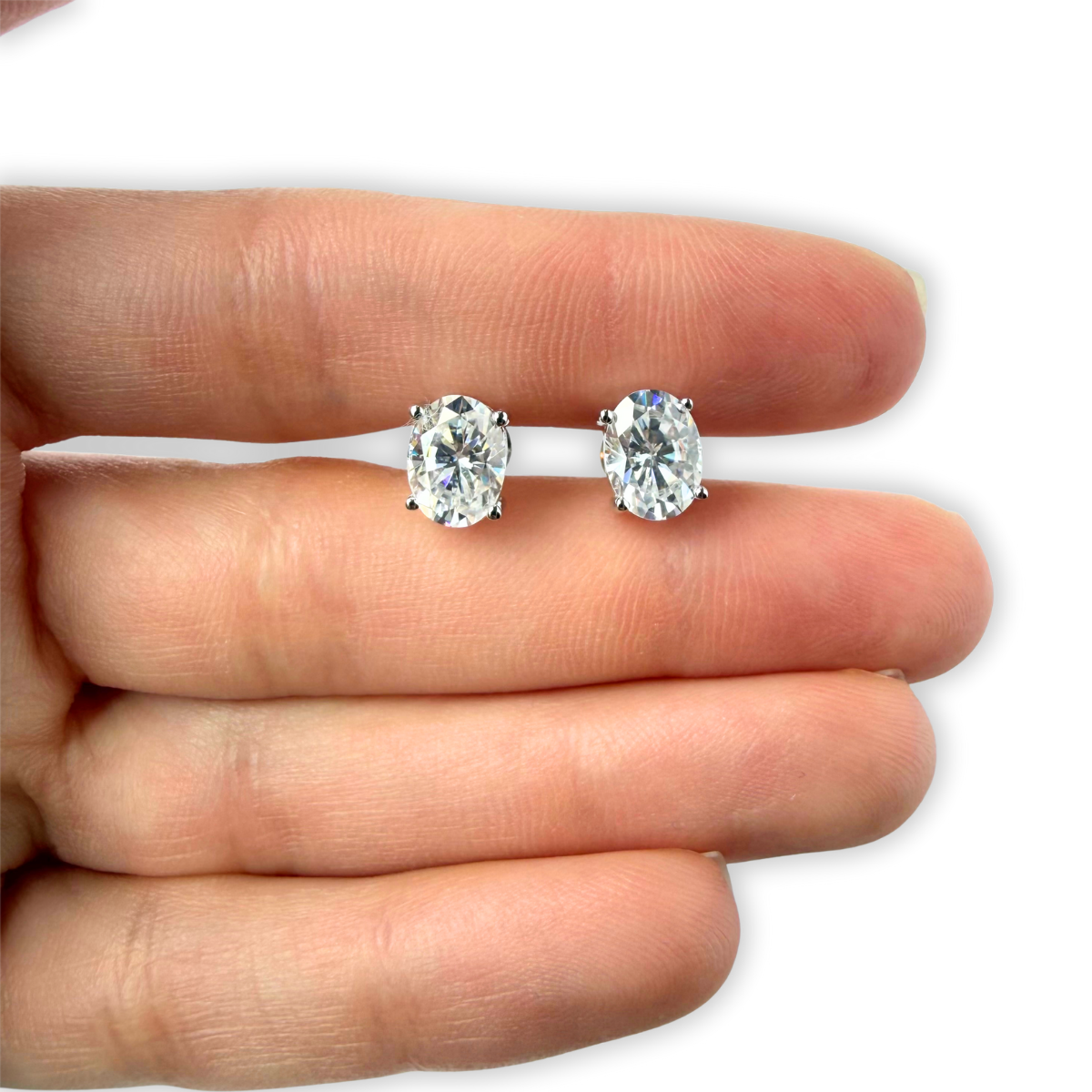 Aretes studs de moissanitas ovaladas 2.5ctw en plata