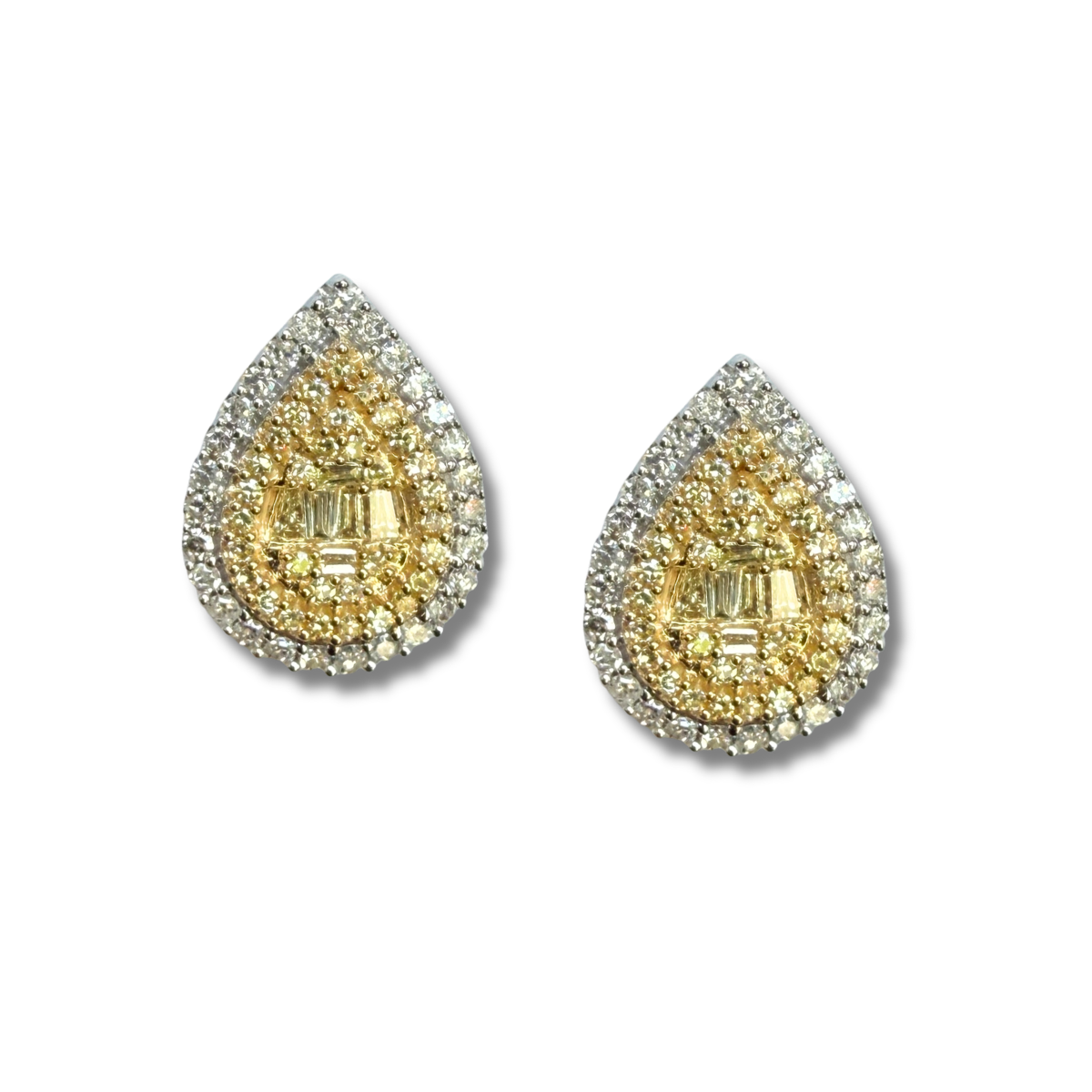 Aretes en oro amarillo 14k en forma de gota con diamantes blancos y amarillos 0.50ctw