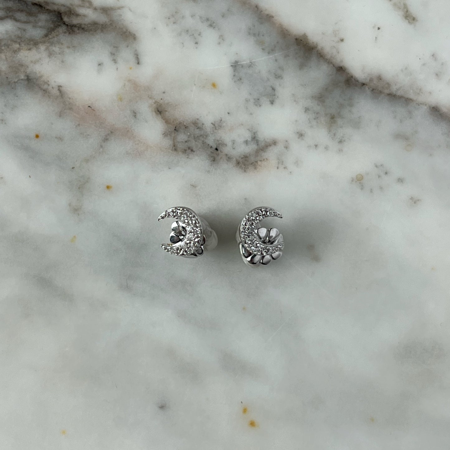Aretes de plata en forma de Lunita con diamantes 0.05ctw