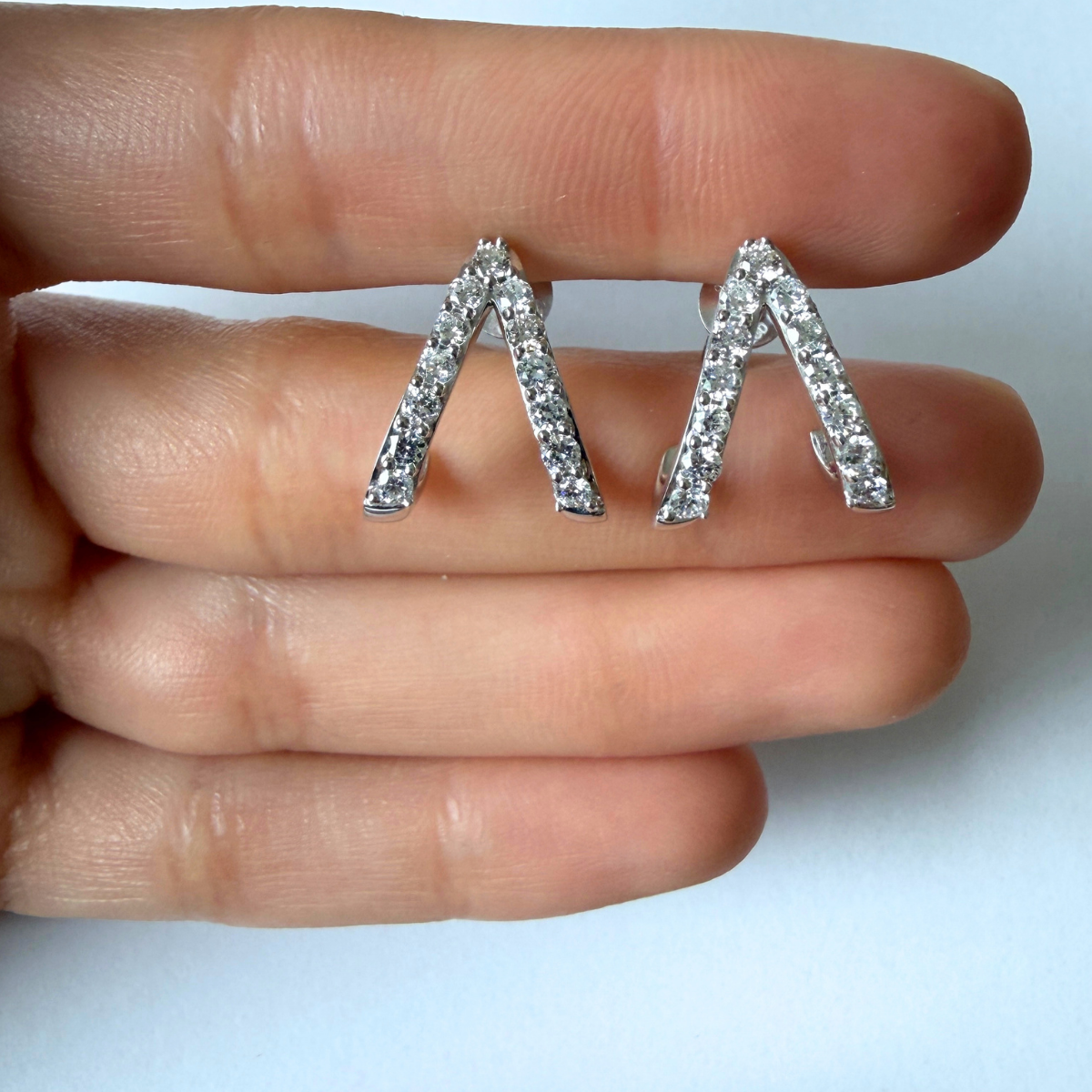Aretes en plata con doble gancho de diamantes de laboratorio 1.ctw