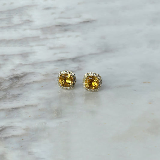 Aretes en oro amarillo 10k con citrino corte cushion y halo de diamantes 0.20ctw con tope a rosca