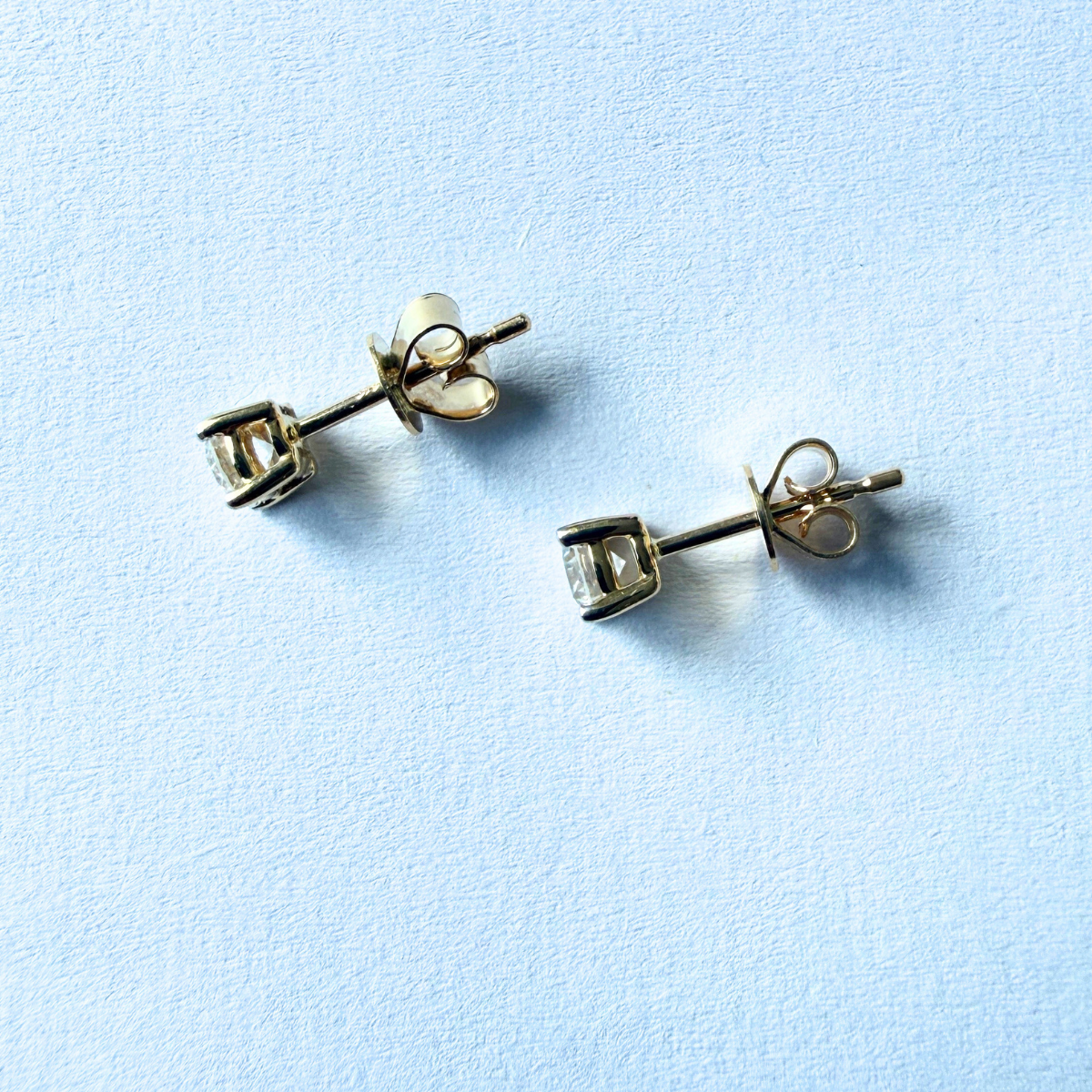 Aretes studs de diamante de laboratorio 0.50ctw en oro amarillo 14k