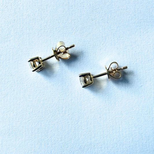 Aretes studs de diamante de laboratorio 0.50ctw en oro amarillo 14k