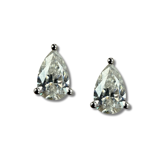 Aretes studs de moissanitas corte pera 2ctw en plata