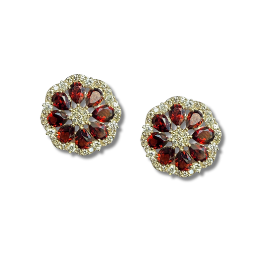 Aretes flor de granate y diamantes 0.75ctw  en oro amarillo 10k