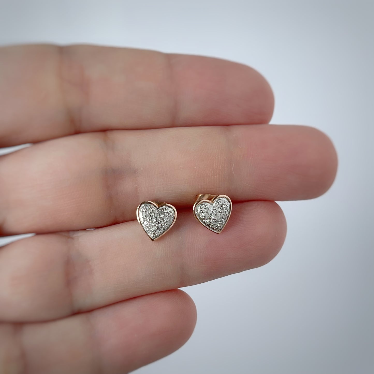 Aretes corazones en oro rosa 10k con diamantes 0.05ctw