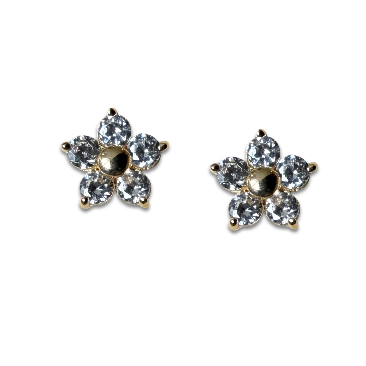 Aretes flor con cinco pétalos de circones blancos en oro amarillo 14K con tope rosca