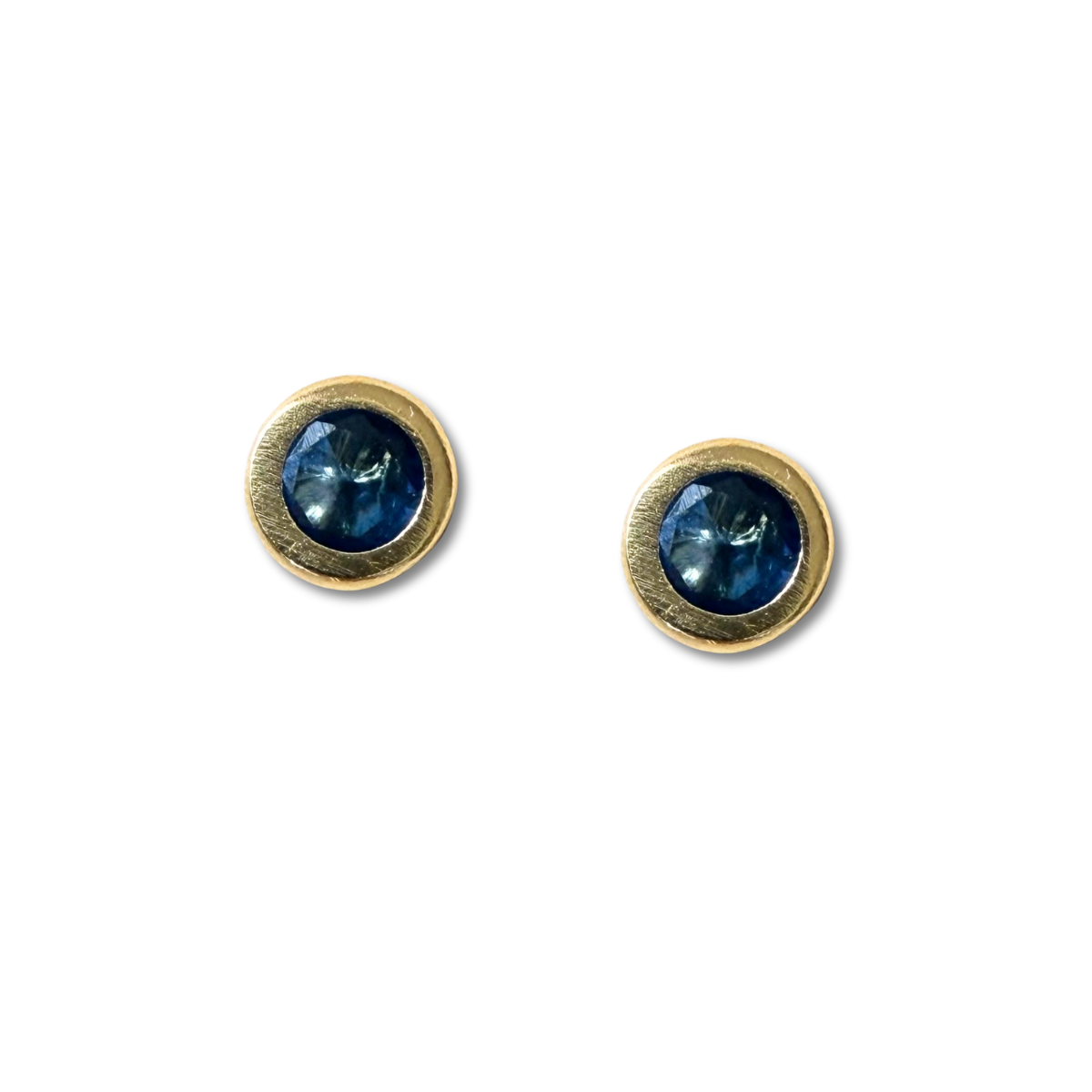 Aretes en oro amarillo 14k con circón azul biselado borde grueso con tope rosca