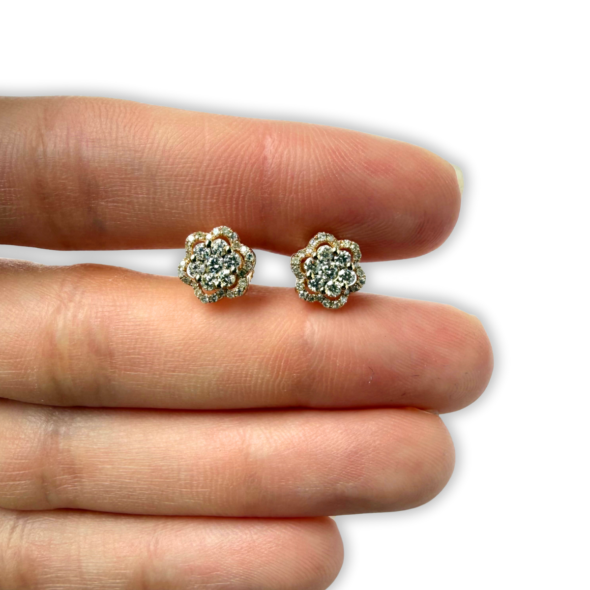 Aretes en oro amarillo 14k en forma de flor de diamantes 0.50ctw