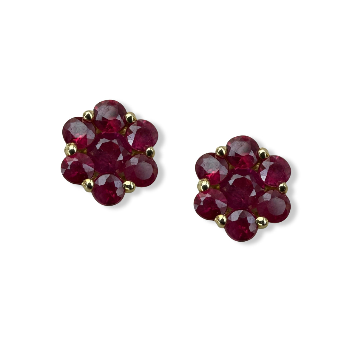 Aretes mini cluster de rubíes 0.30ctw en oro amarillo 10k con broche a rosca