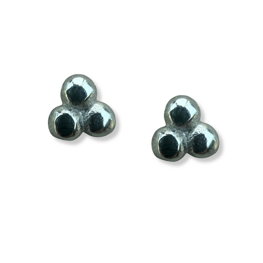 Aretes en oro blanco 14k de 3 bolitas con tope tornillo
