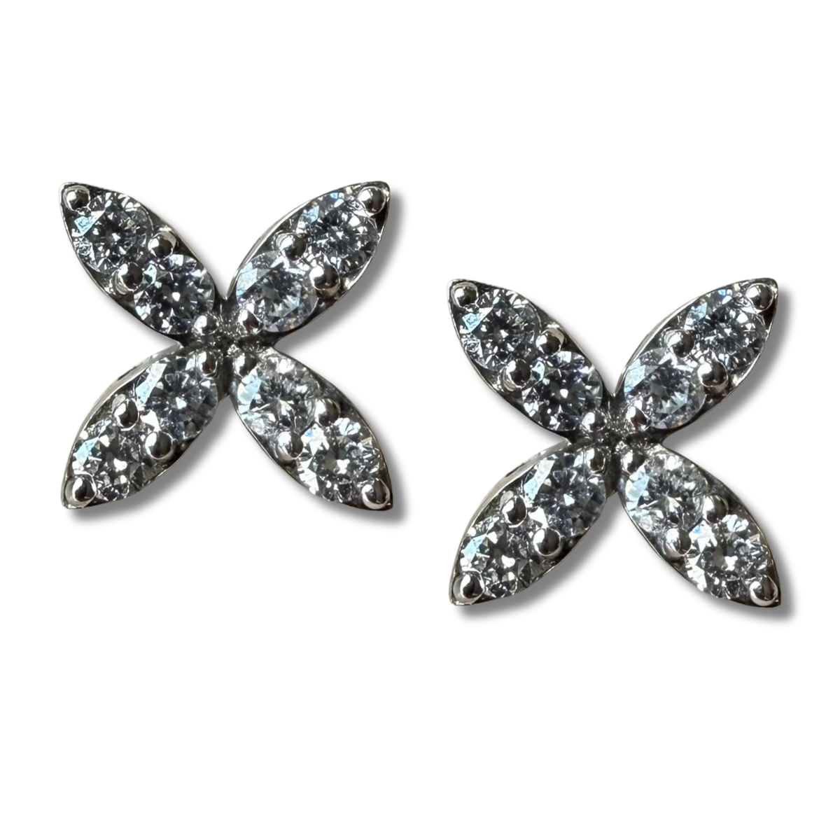 Aretes de flor de plata con diamantes de laboratorio 0.52ctw