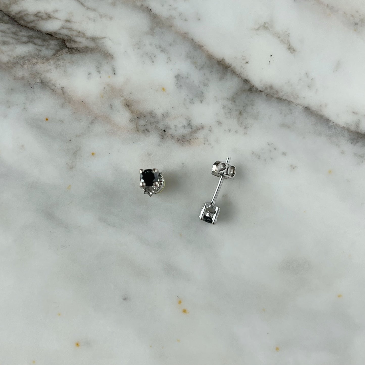 Aretes de plata con diamantes negros 0.40ctw