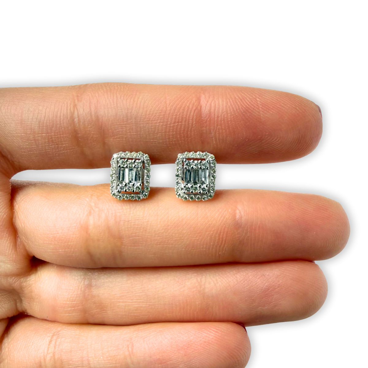 Aretes rectangulares en oro blanco 14K y diamantes 0.75ctw