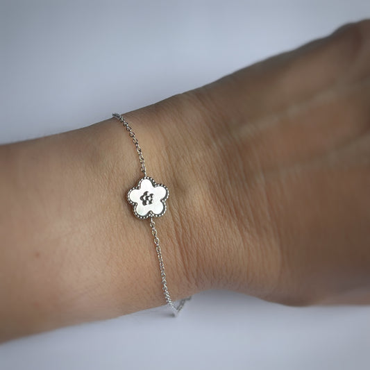 Pulsera de plata con flor de madreperla